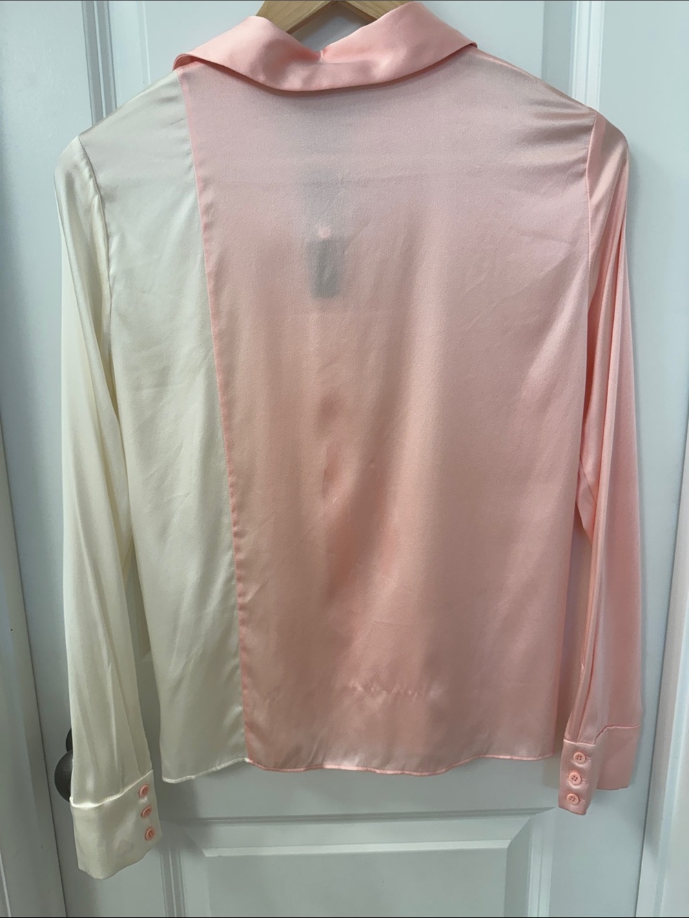 Alice + Olivia Two-Tone Satin Shirt in Peach Pink & Ivory Size Small NWT - Picture 8 of 8
